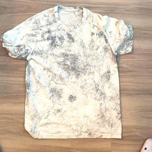 Lulu lemon workout shirt. Runs a little small. Size large